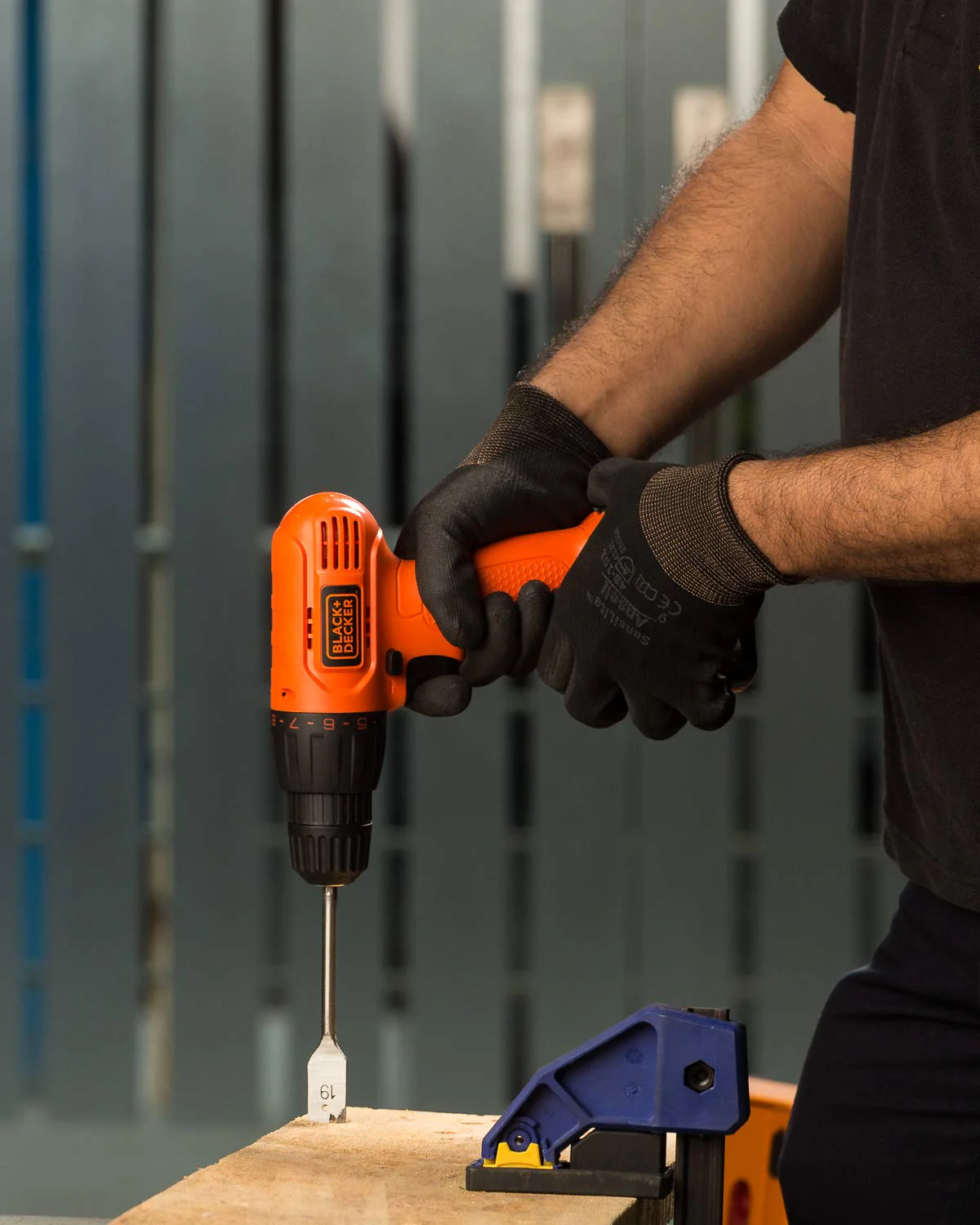 Black & Decker: CD121K50 12V Cordless Keyless Chuck Drill Driver Kit and 50 Accessories Kitbox - Image 3