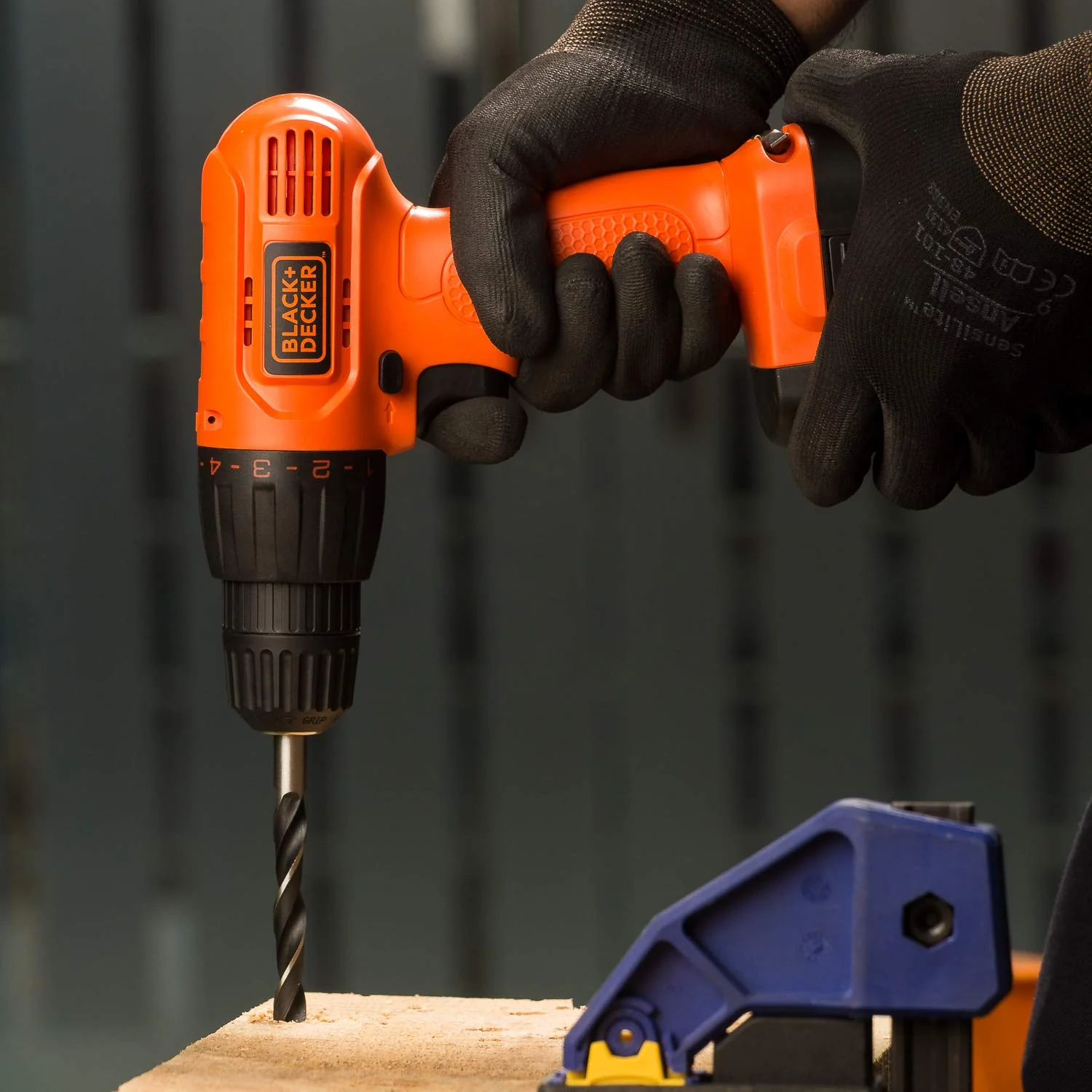 Black & Decker: CD121K50 12V Cordless Keyless Chuck Drill Driver Kit and 50 Accessories Kitbox - Image 4